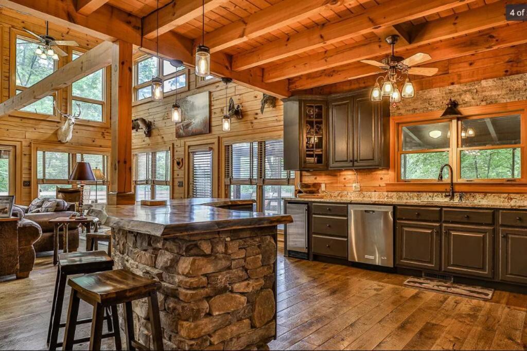 Blue Ridge Bliss- Spacious Cabin, Pets, Hot Tub! Exterior foto