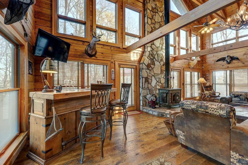 Blue Ridge Bliss- Spacious Cabin, Pets, Hot Tub! Exterior foto